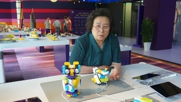 中国下一代教育基金会走进葡萄科技 布鲁可为原创国产玩具发出最强音